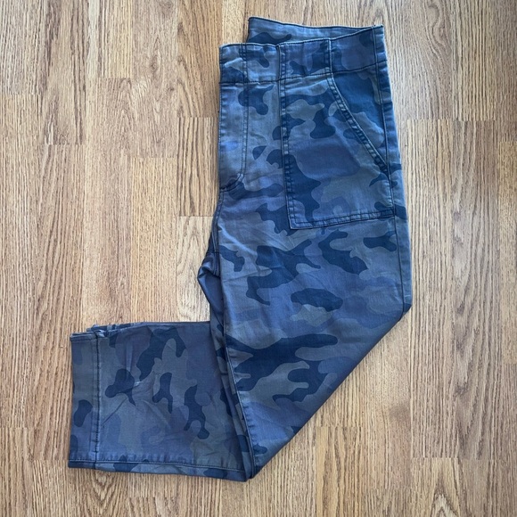 KUT from the Kloth Camo Pants - Picture 1 of 6